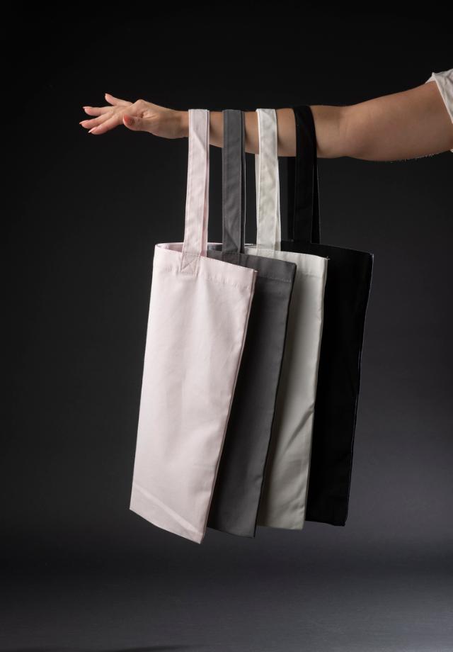 Borse tote chic e versatili, che combinano moda e funzionalità per uno stile senza sforzo e praticità quotidiana, perfette per ogni occasione.