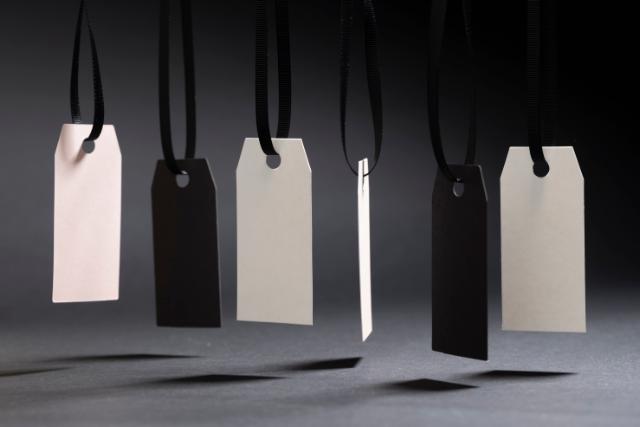Collezione giocosa e versatile di etichette pendenti, che offre possibilità creative e tocchi personalizzati per il branding, l'etichettatura e l'aggiunta di stile ai tuoi prodotti o regali.