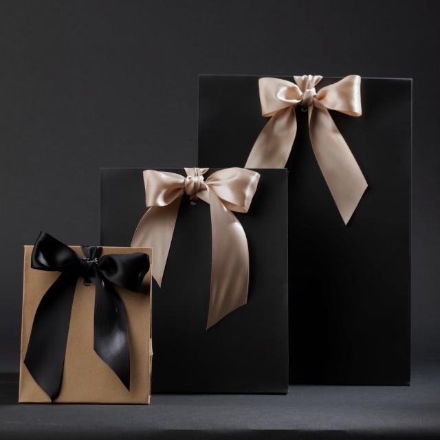 Sacchetto regalo - Emballage - Scatola gialla con nastro rosso